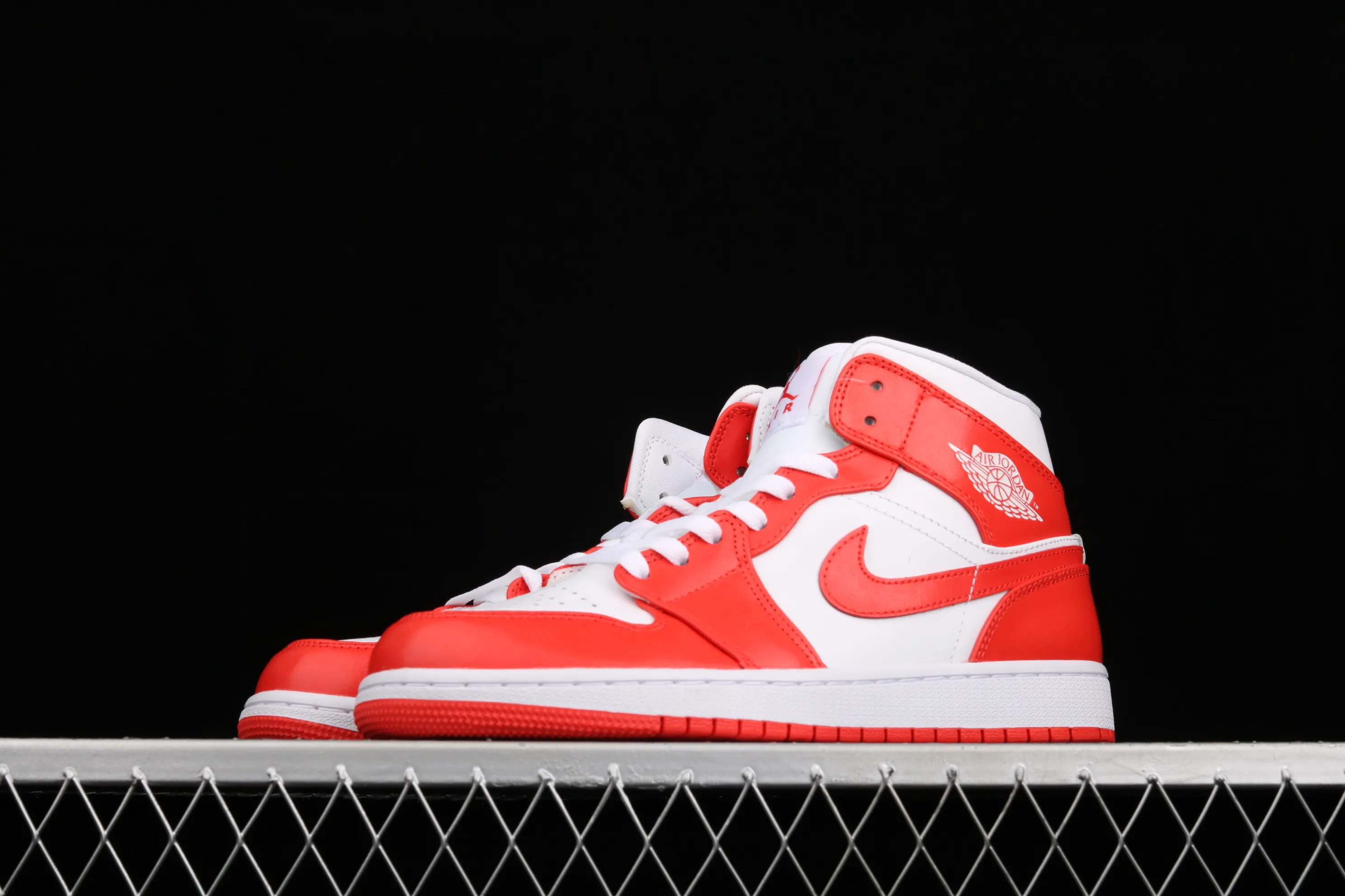 All Categories Air Jordan Jordan Series Basketball Shoes Air Jordan 1 Mid Air Jordan 1 Mid AJ1 Joe 1 White Orange Mid-top Versatile Casual Sports Shoes BQ6472-116